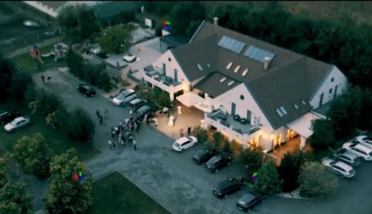 Caballus Lovasmajor Panzio Nyíregyháza Exterior foto